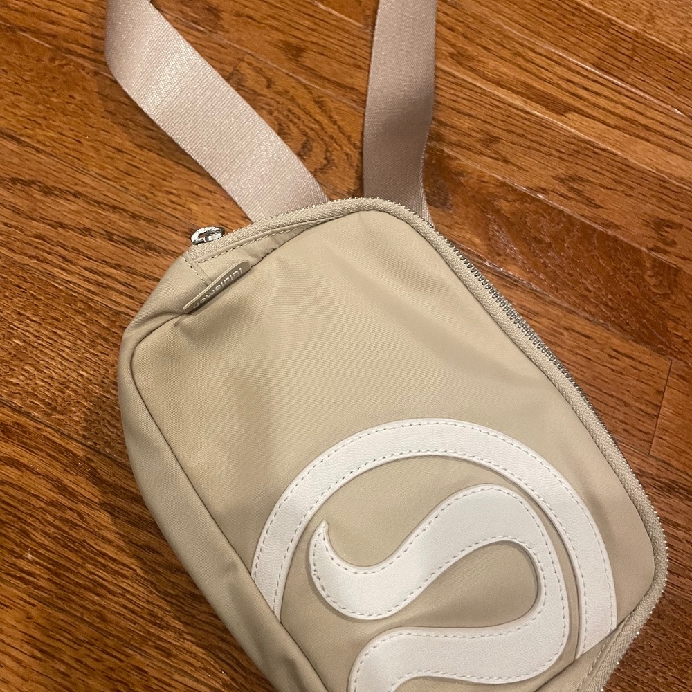 Lululemon everyday belt bag in tan